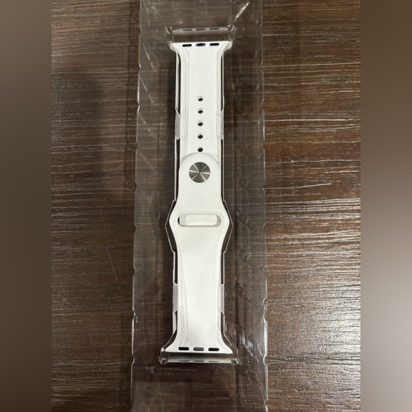 NWT White Silicone Apple Watch Band (Fits 38, 40, 41mm and Series 1-7) - Picture 5 of 5